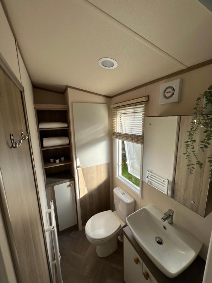Anchors Rest - Family Caravan - Haven Lytchett Minster ภายนอก รูปภาพ
